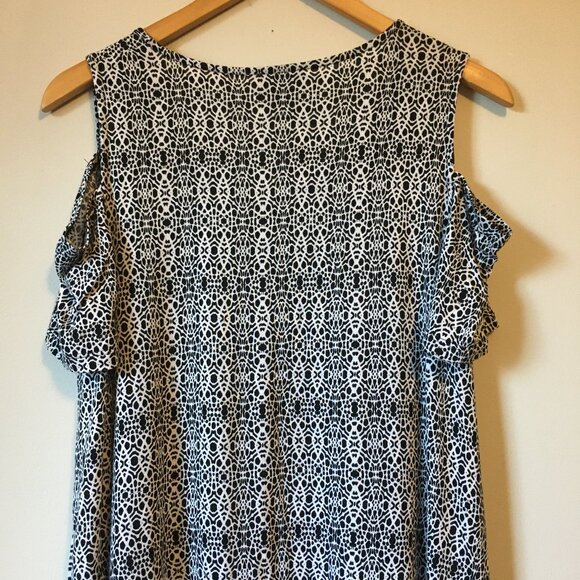 Jones New York Off the Shoulder Coastal Handkerchief Hem Top - Picture 6 of 15